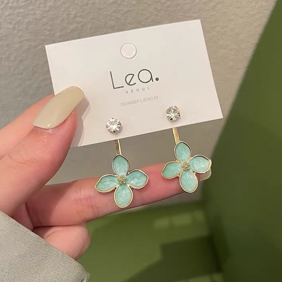 Enamel Pastel blue floral loop earrings - Picture 3 of 5